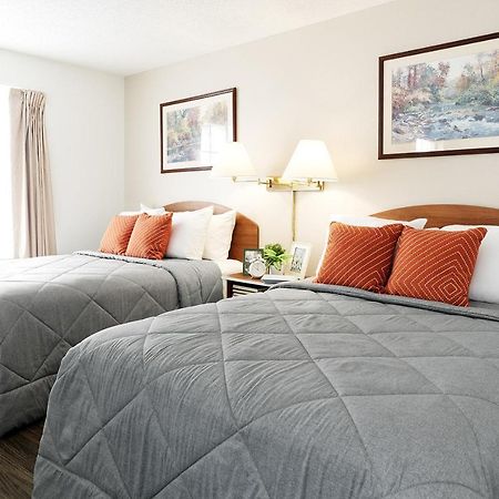 Intown Suites Extended Stay Колорадо Спрингс Екстериор снимка