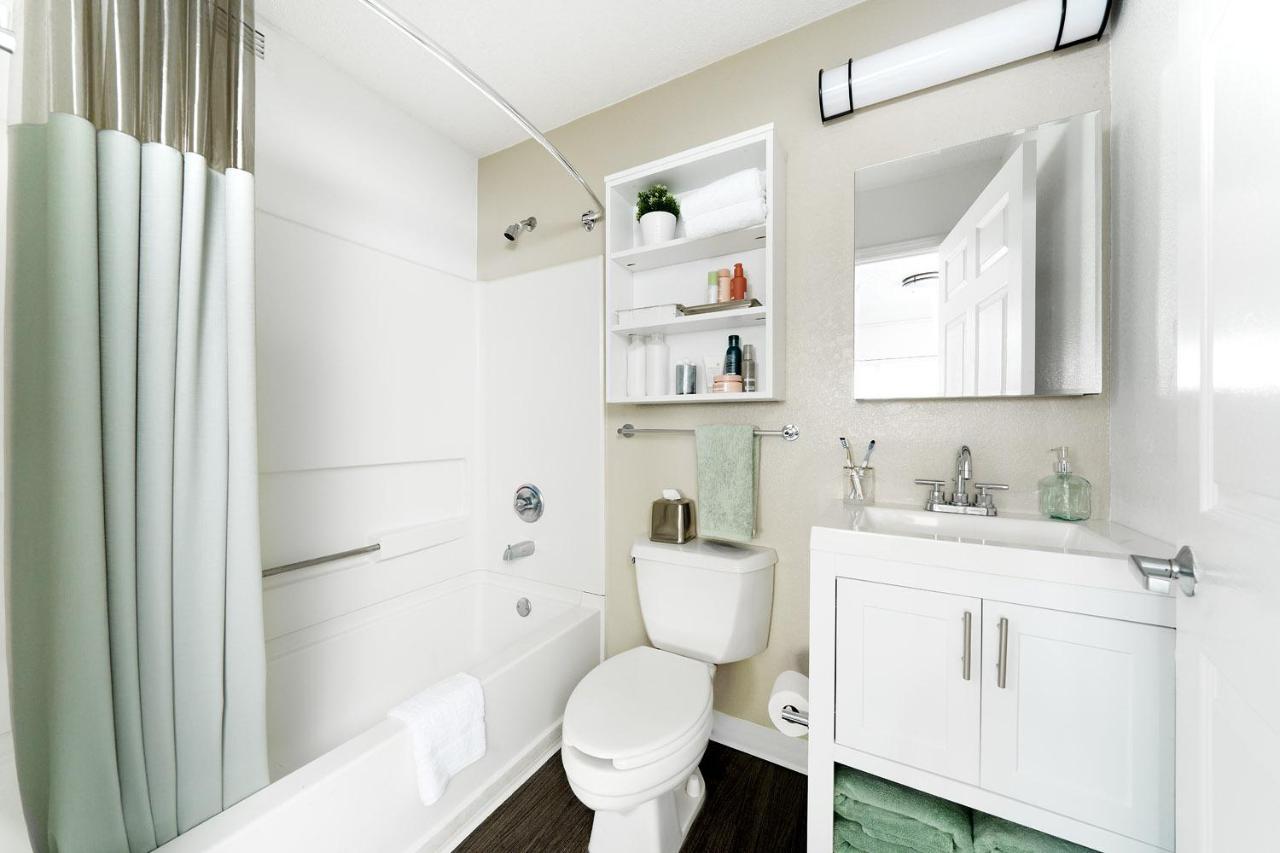 Intown Suites Extended Stay Колорадо Спрингс Екстериор снимка
