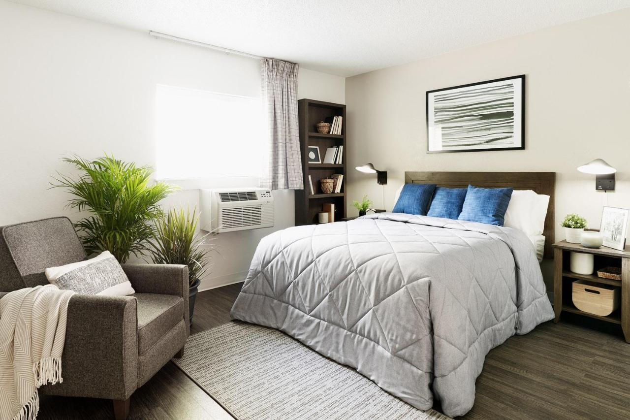 Intown Suites Extended Stay Колорадо Спрингс Екстериор снимка