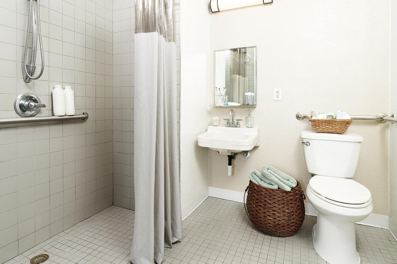 Intown Suites Extended Stay Колорадо Спрингс Екстериор снимка