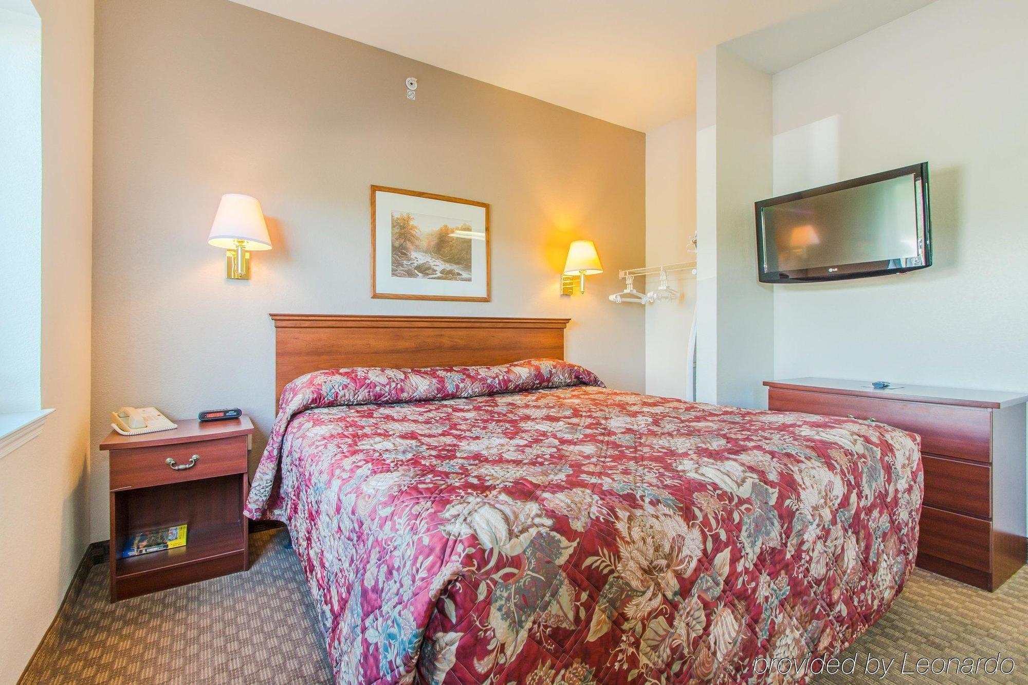 Intown Suites Extended Stay Колорадо Спрингс Екстериор снимка