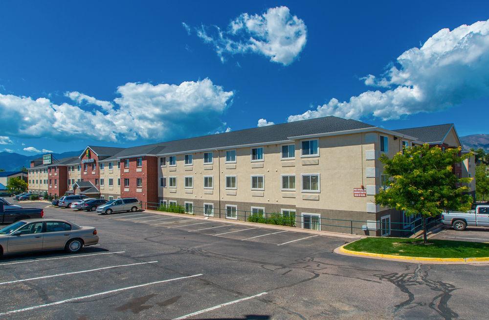 Intown Suites Extended Stay Колорадо Спрингс Екстериор снимка