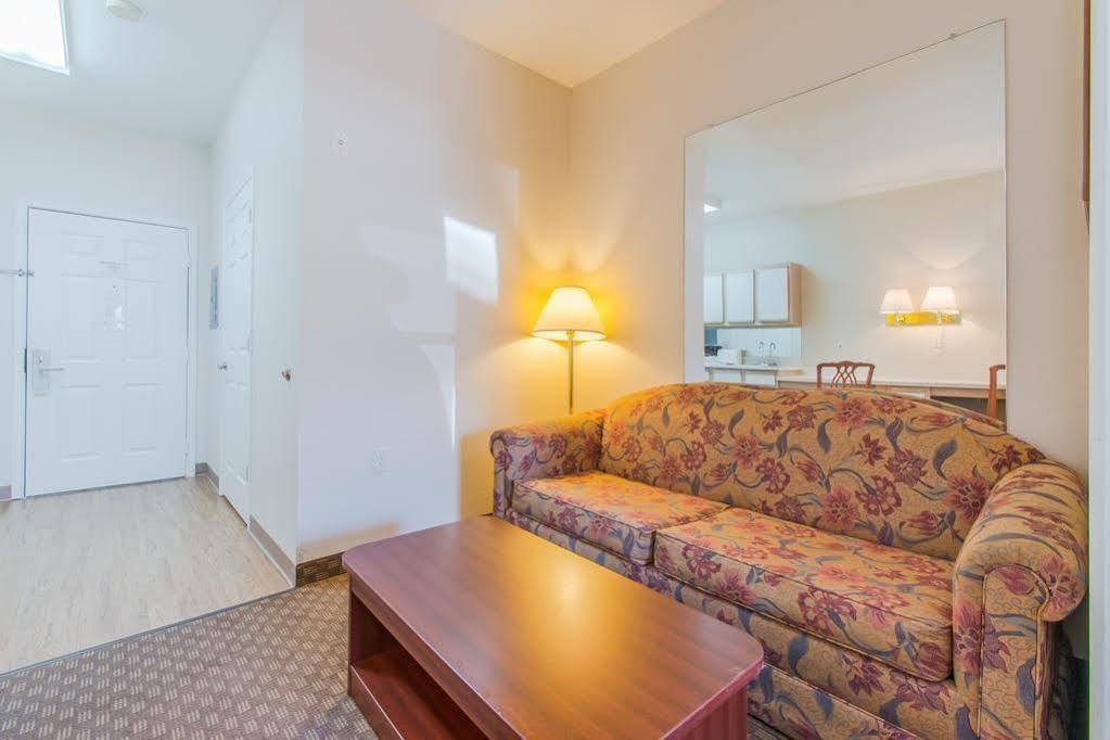 Intown Suites Extended Stay Колорадо Спрингс Екстериор снимка