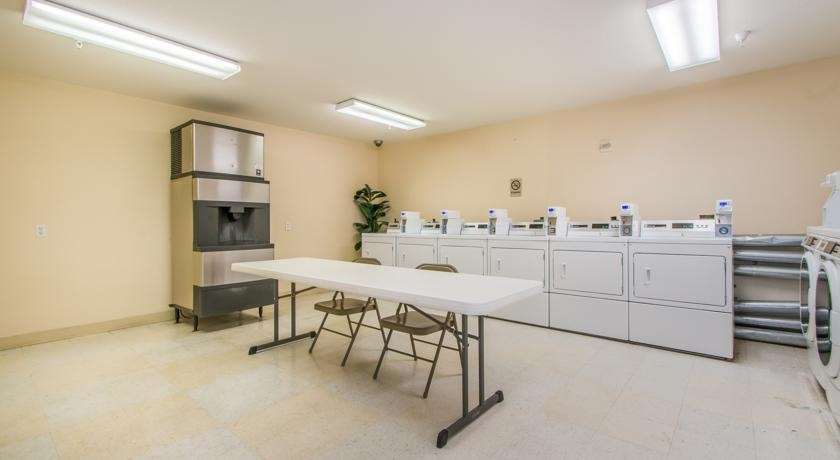 Intown Suites Extended Stay Колорадо Спрингс Съоръжения снимка